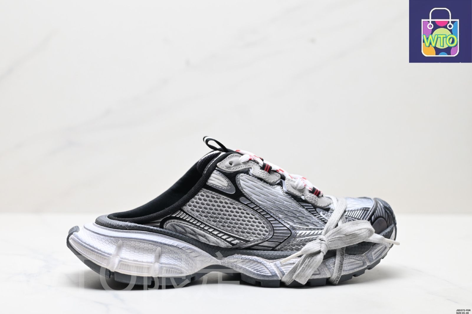 バレンシアガ（Balenciaga）3XL Mule 革製（かわせい）トップ