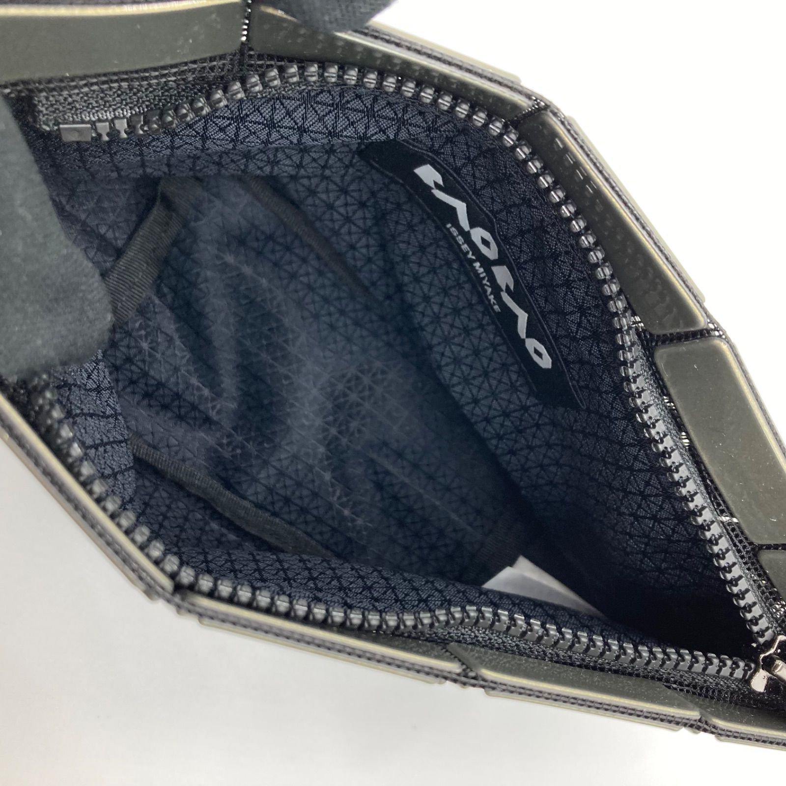 【新品未使用】BAO BAO ISSEY MIYAKE PRISM ポーチ フォロー割実施中】【新品未使用】BAO BAO バオバオ ISSEY
