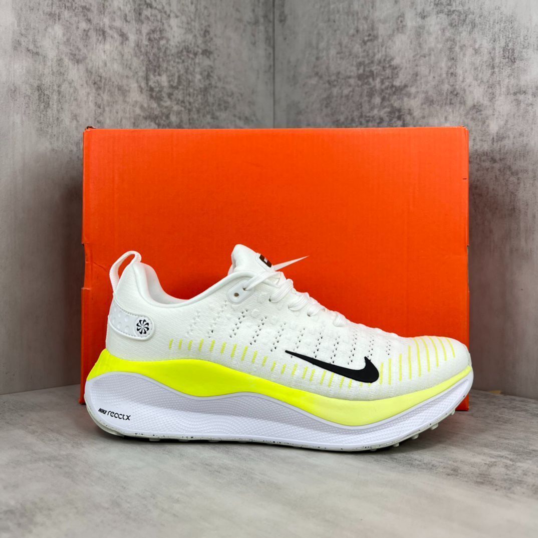 NIKE ZOOMX  INVINCIBLE  Run 4 ランニングシューズ