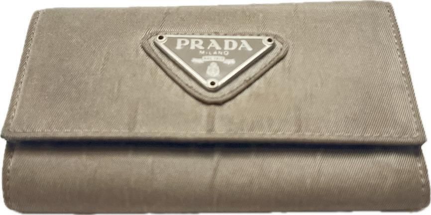 PRADA オリーブグリーン ナイロンキーケース 楽天市場】【中古】PRADA プラダ キーケース サフィアーノ 6連