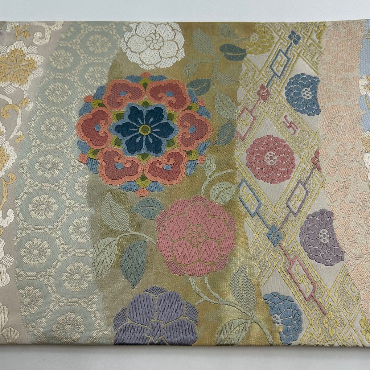 袋帯 美品 名品 華文 花唐草 刺繍 箔 ベージュ 六通 正絹 【中古
