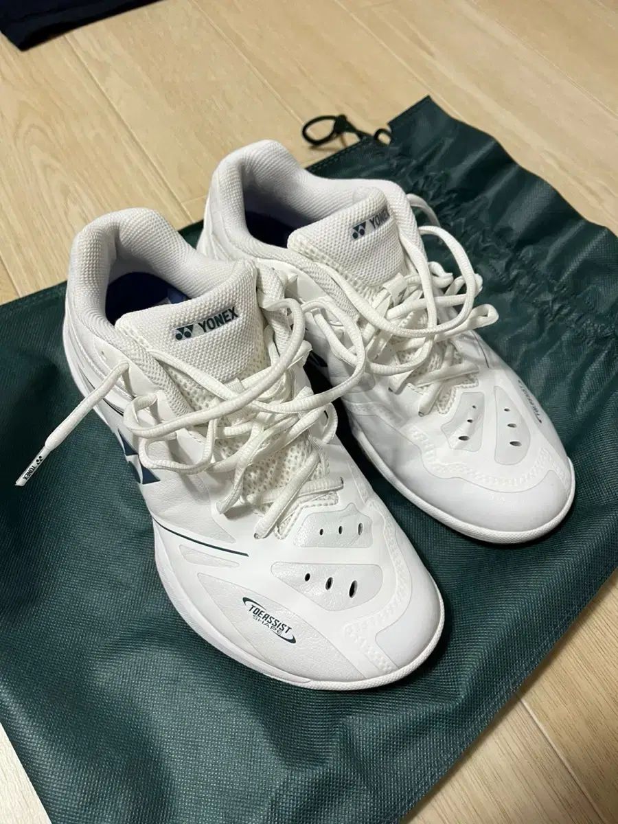 バドミントンシューズ (25.0) 新品 YONEX SHB65Z3 ホワイト