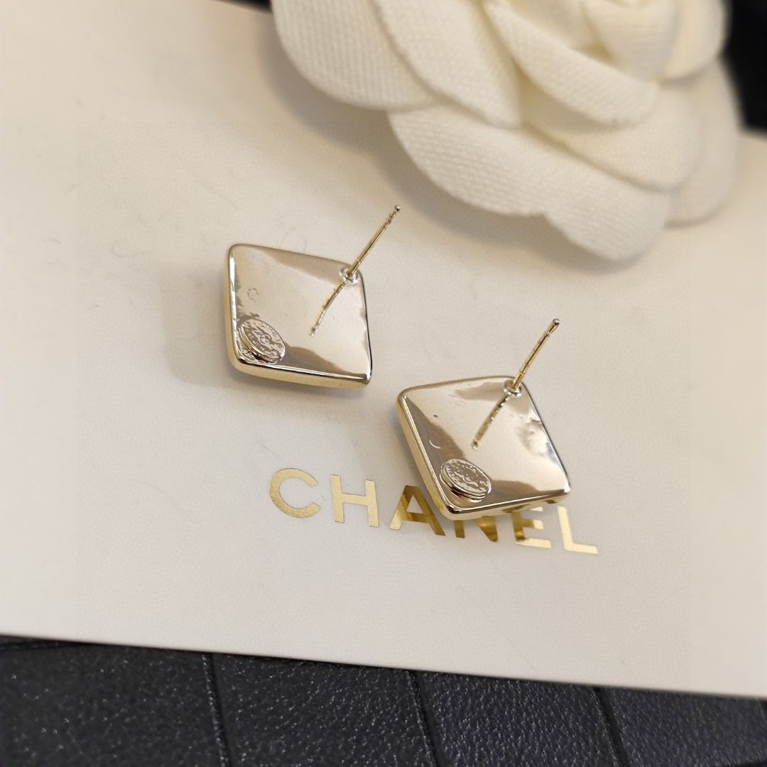 新品未使用】シャネル（CHANEL）スクエアパールピアス ゴールド - メルカリ