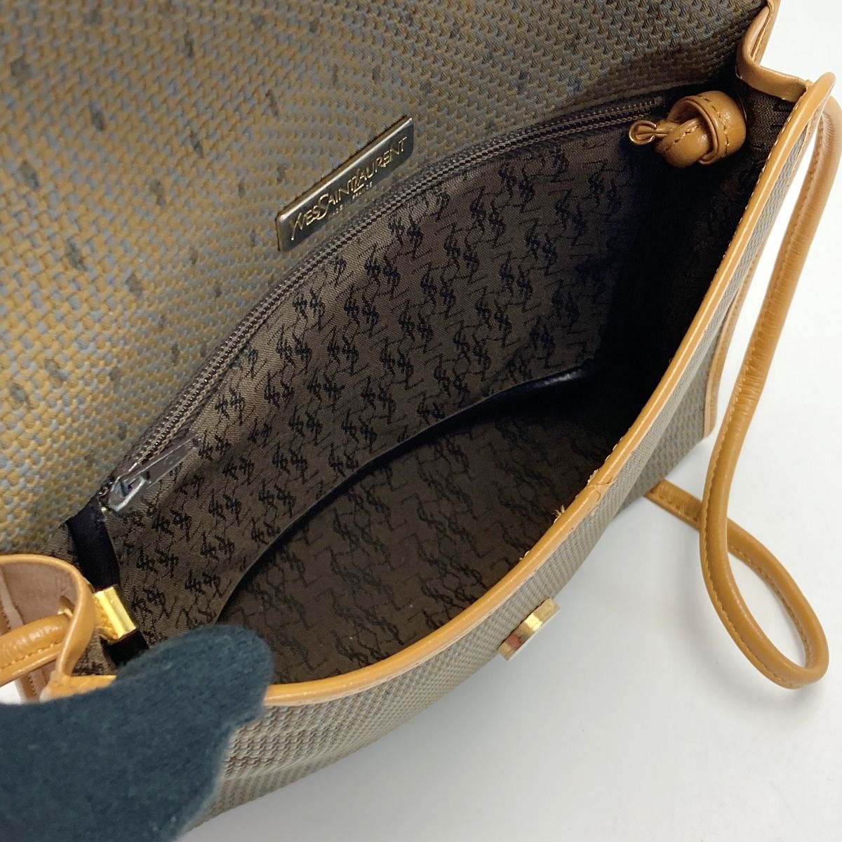 Yves Saint Laurent イブサンローラン カサンドラ YSLロゴ