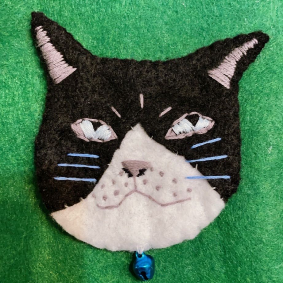 待望の再入荷! 刺繍 猫 ブローチ ハンドメイド - 通販 - dhriiti.com