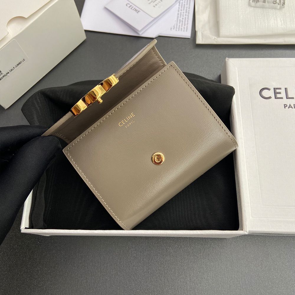 【CELINE】SMALL WALLET TRIOMPHE コンパクト財布 トリオンフチャーム】☆CELINE☆ コンパクトウォレット (CELINE