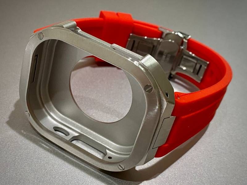 REDシルバー AppleWatchカバーケース 脱着 簡単 保護 49㎜ Ultra カスタム ステンレス ベルト ラバー バンド アップルウォッチ対応 CHRISTIANNAURATH_COM_BR