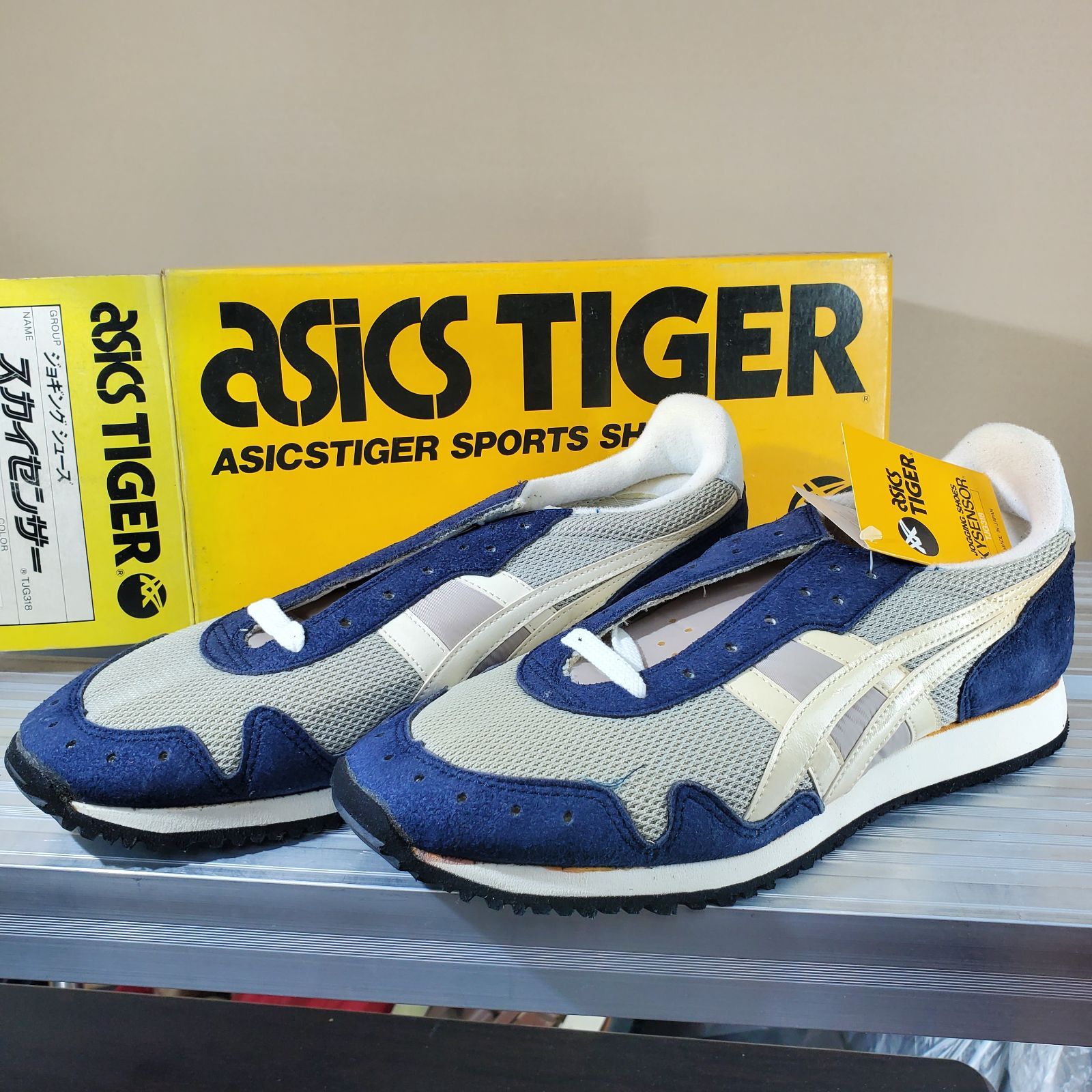 ⑦【不朽の名作!】【奇跡のデッドストック!】1981 asics TIGER ⑦【不朽の名作!】【奇跡のデッドストック!】1981 asics TIGER