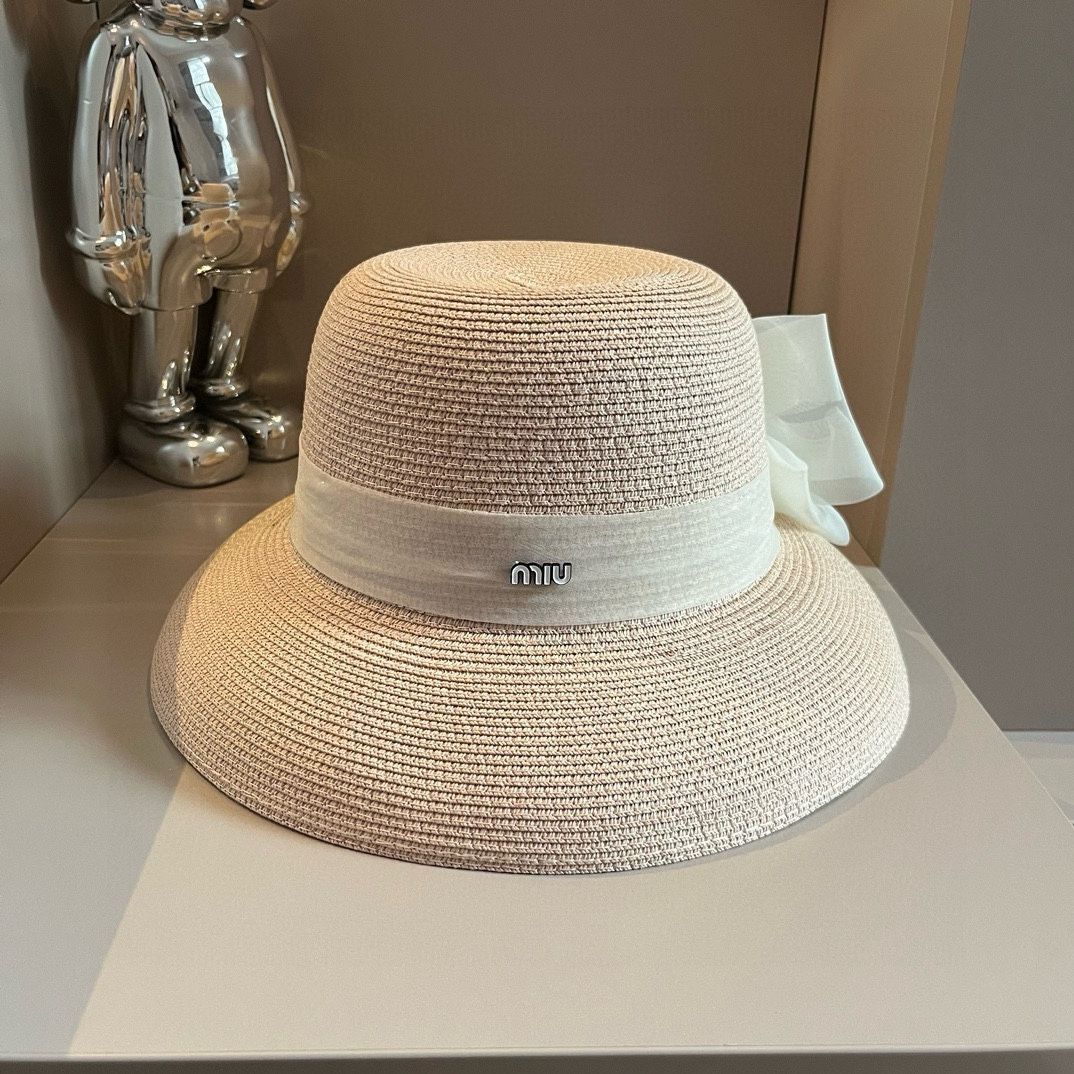 ミュウミュウ　麦わら帽子　リボン付き 夏に最適☆】ミュウミュウ 麦わら帽子 ロゴ入りリボン付き 楽天