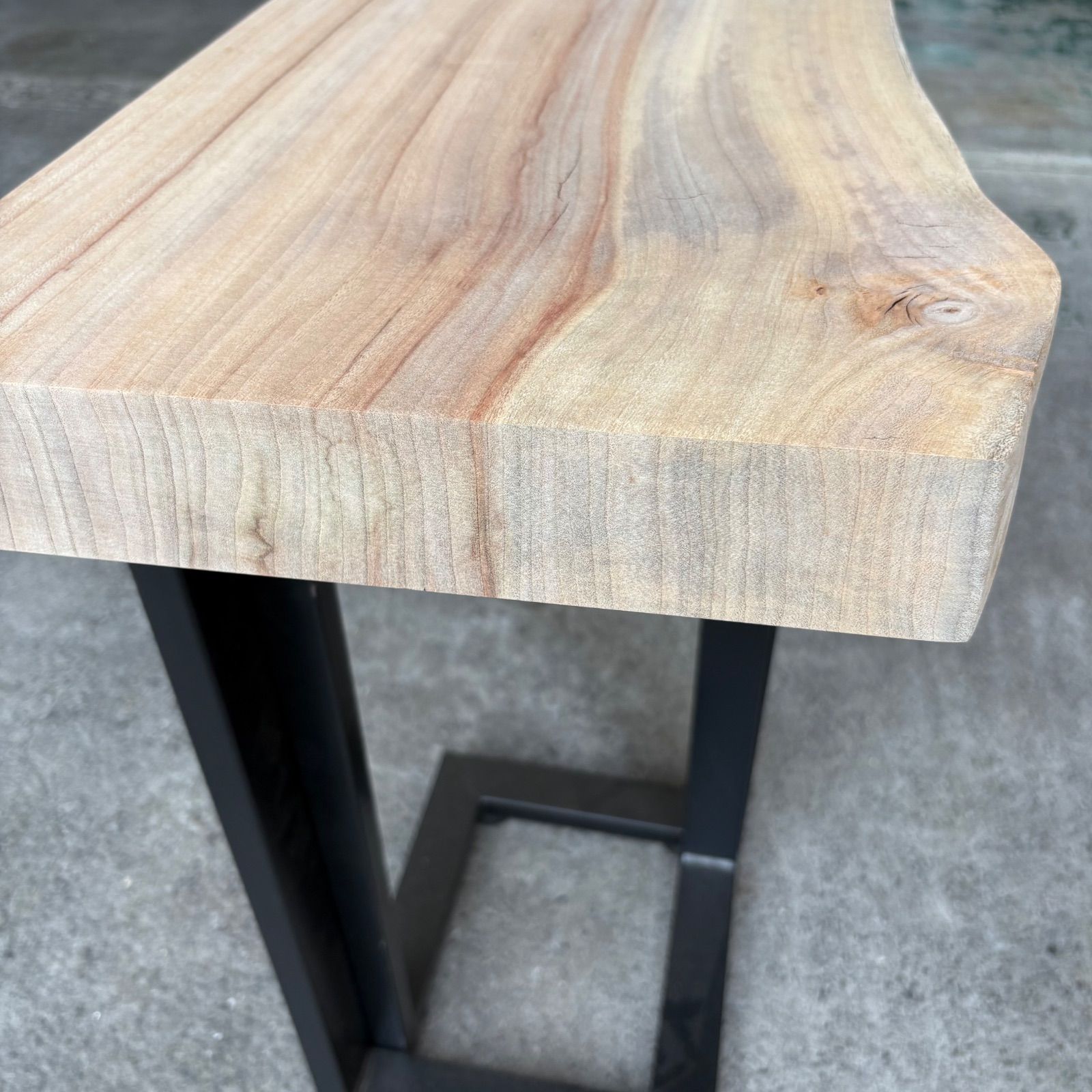 水目桜（みずめざくら）スツール　無垢材 水目桜（みずめざくら）スツール無垢材