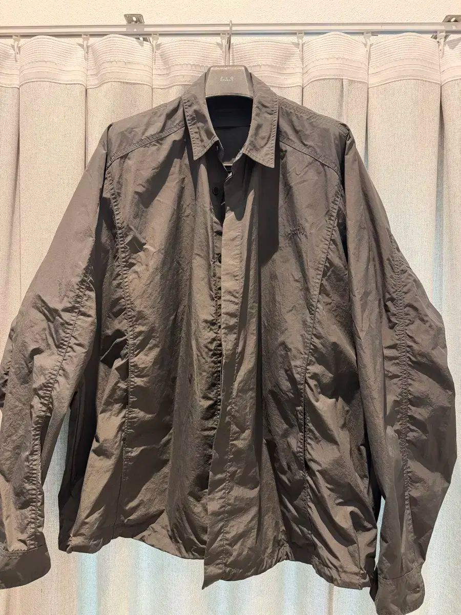 ジュンジェイ DARK GREY COACH シャーリング シャツ 48