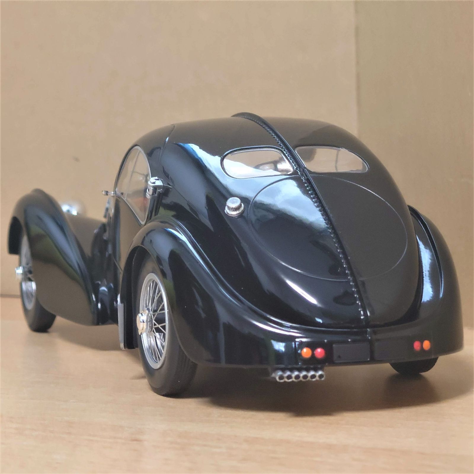 値下げ！　ミニカー『ブガッティ TYPE 57SC ATLANTIC』 美品 1/18 ブガッティ アトランティック タイプ 57SC ブラック ソリド