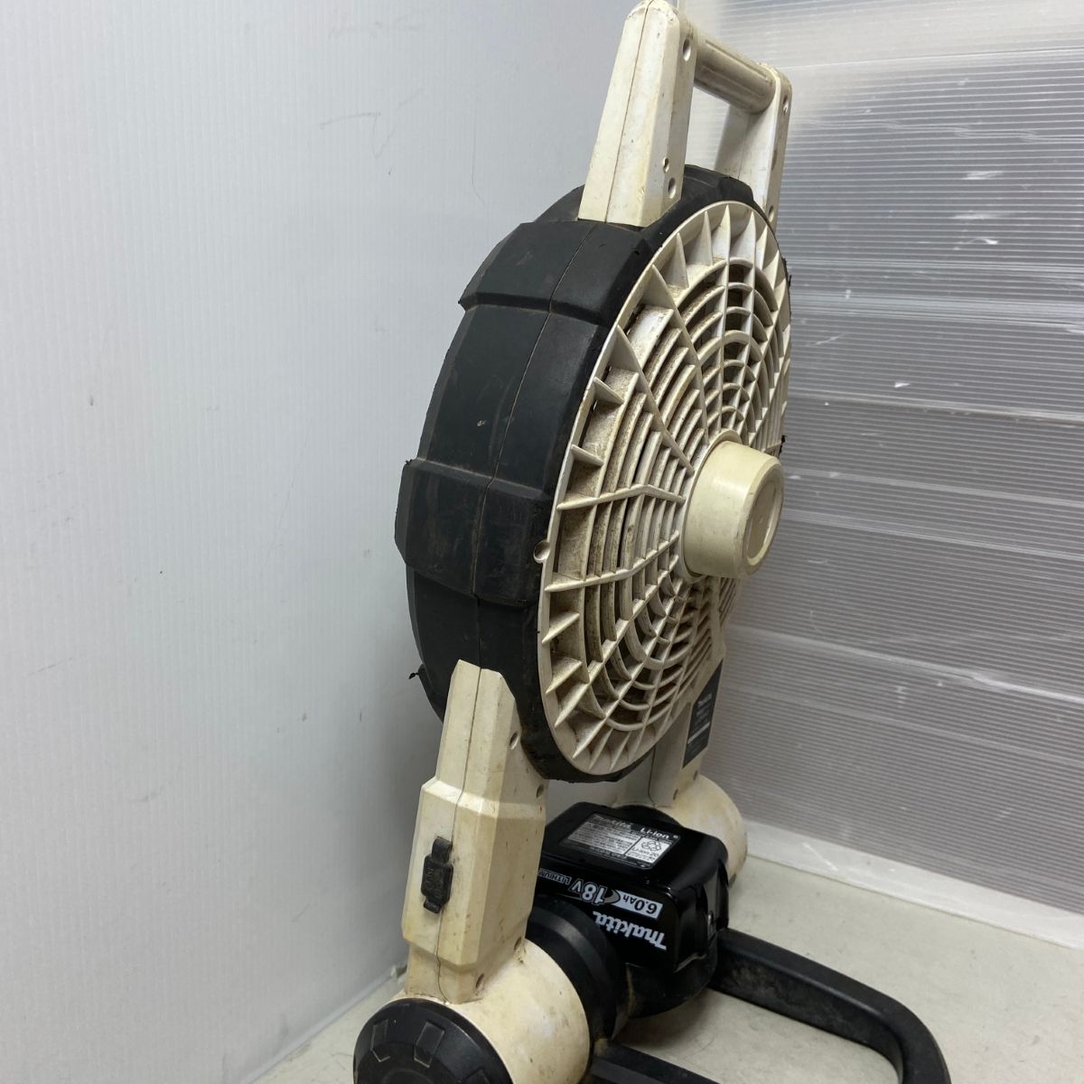 ΦΦMAKITA マキタ 工具関連用品 充電式ファン 18v CF201D ホワイト AGENCIAYEAS_COM_BR