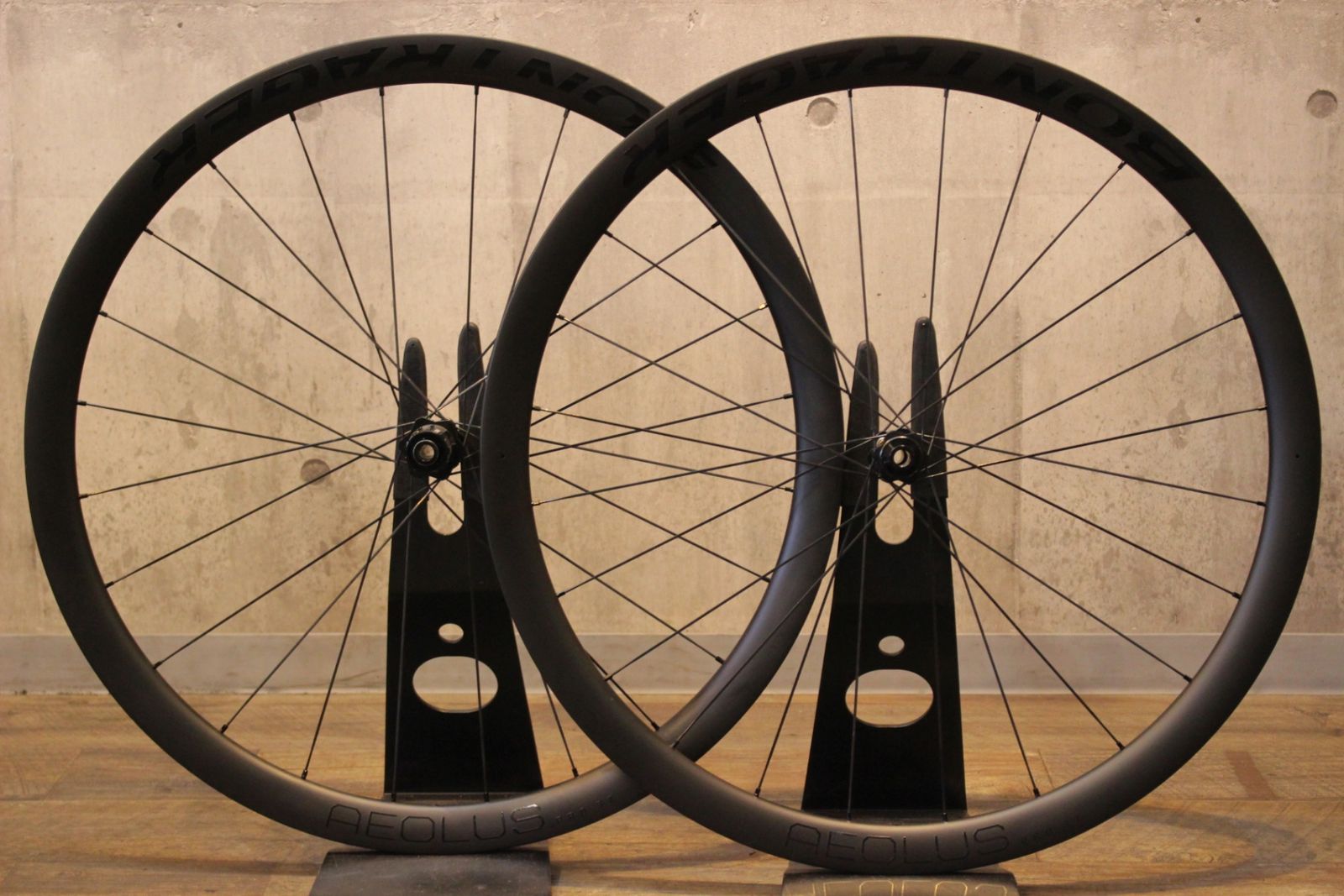 ボントレガー BONTRAGER アイオロス AEOLUS PRO 37 DISC カーボン チューブレスレディ ホイールセット シマノ 11|12S 21C 名古屋店