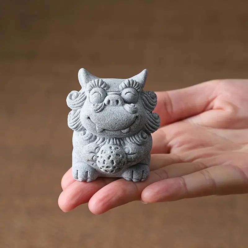 獅子　石彫刻 獅子の石彫刻 約15cm