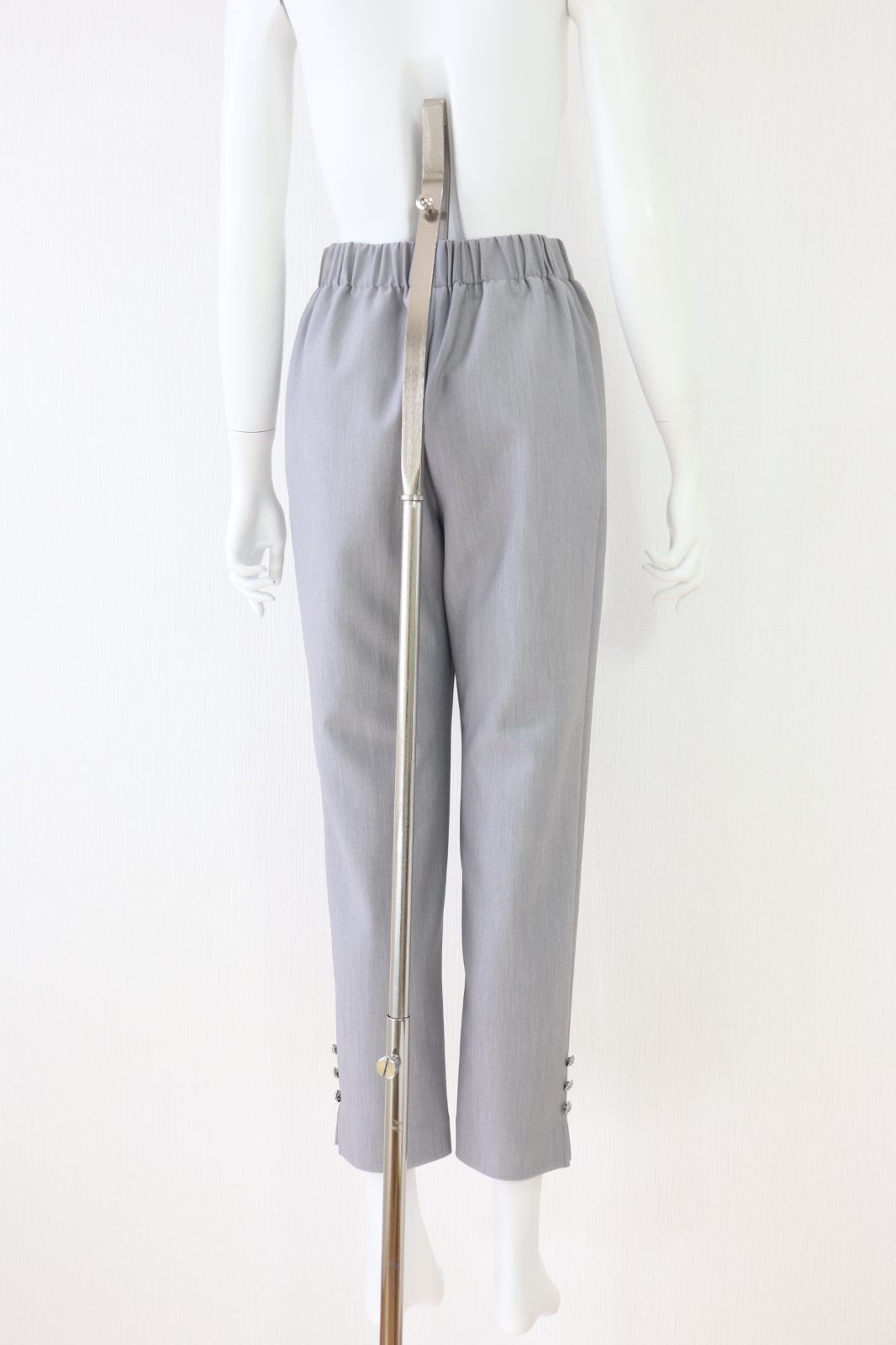Rene カメリアボタンスリムパンツ 5515010 2025年商品 グレー 34