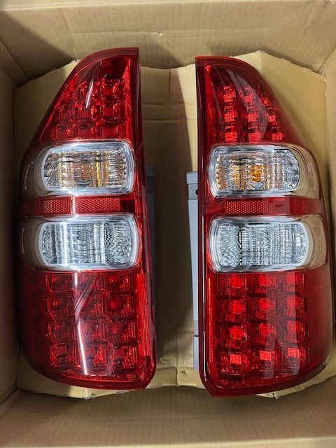 赤 テールランプ 車　美品　70系　ノア　ほとんど新品 赤 テールランプ 車 美品 70系 ノア ほとんど新品 （新品未使用