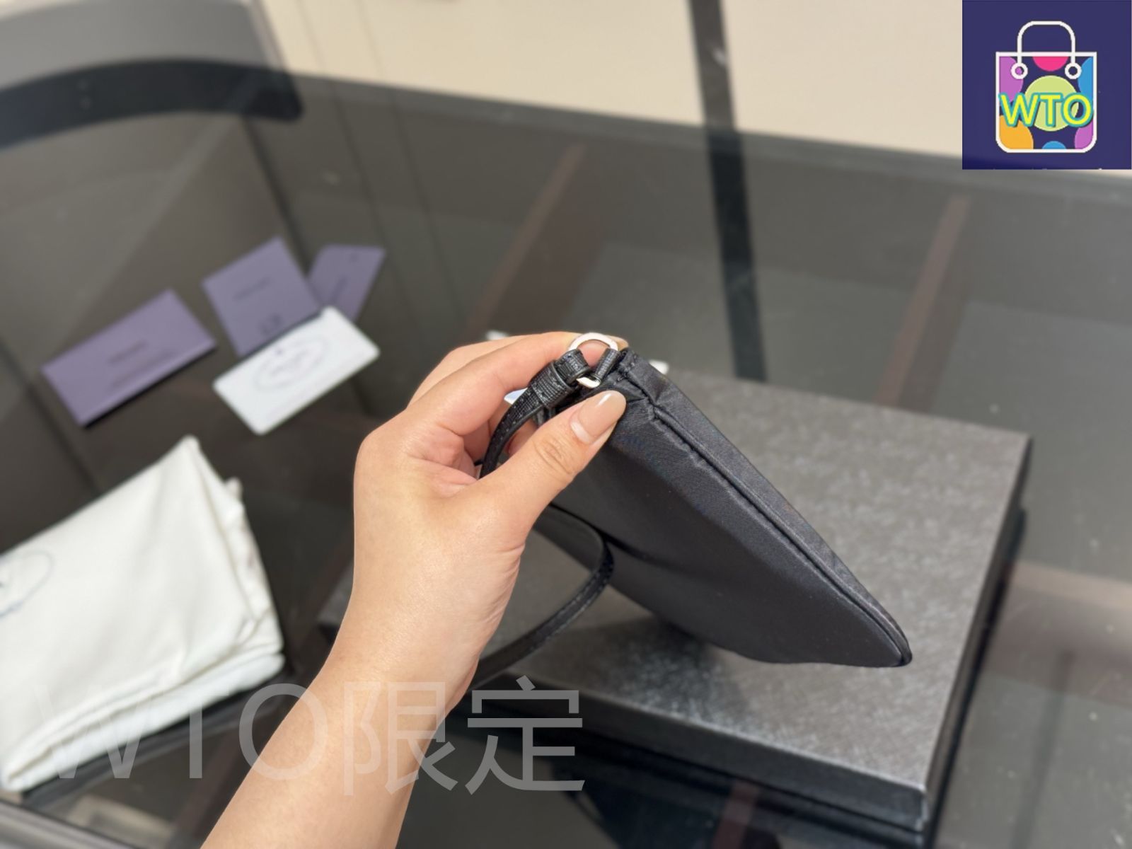 【極美品】プラダ グレース カーフ カメオ ロゴ入りショルダー 即購入OK 極美品】プラダ グレース カーフ カメオ ロゴ入りショルダー