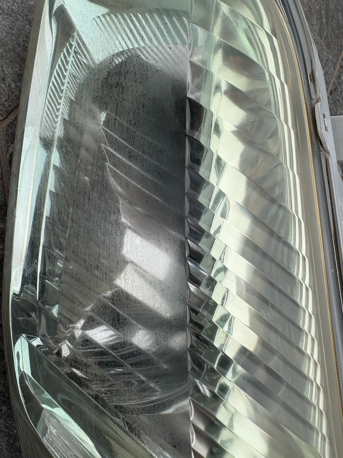 左ハロゲンヘッドライト