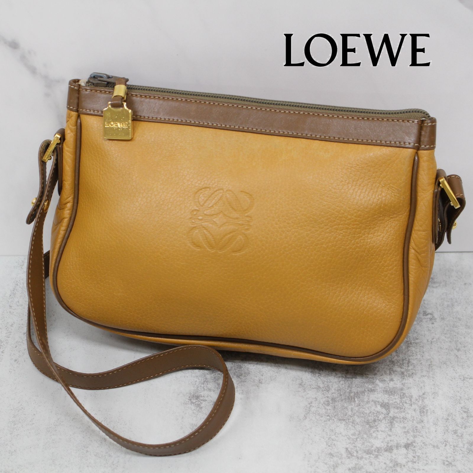 LOEWE ショルダーバッグ 斜め掛け ポシェット ヴィンテージ カラシ色 LOEWE ショルダーバッグ 斜め掛け ポシェット ヴィンテージ カラシ色