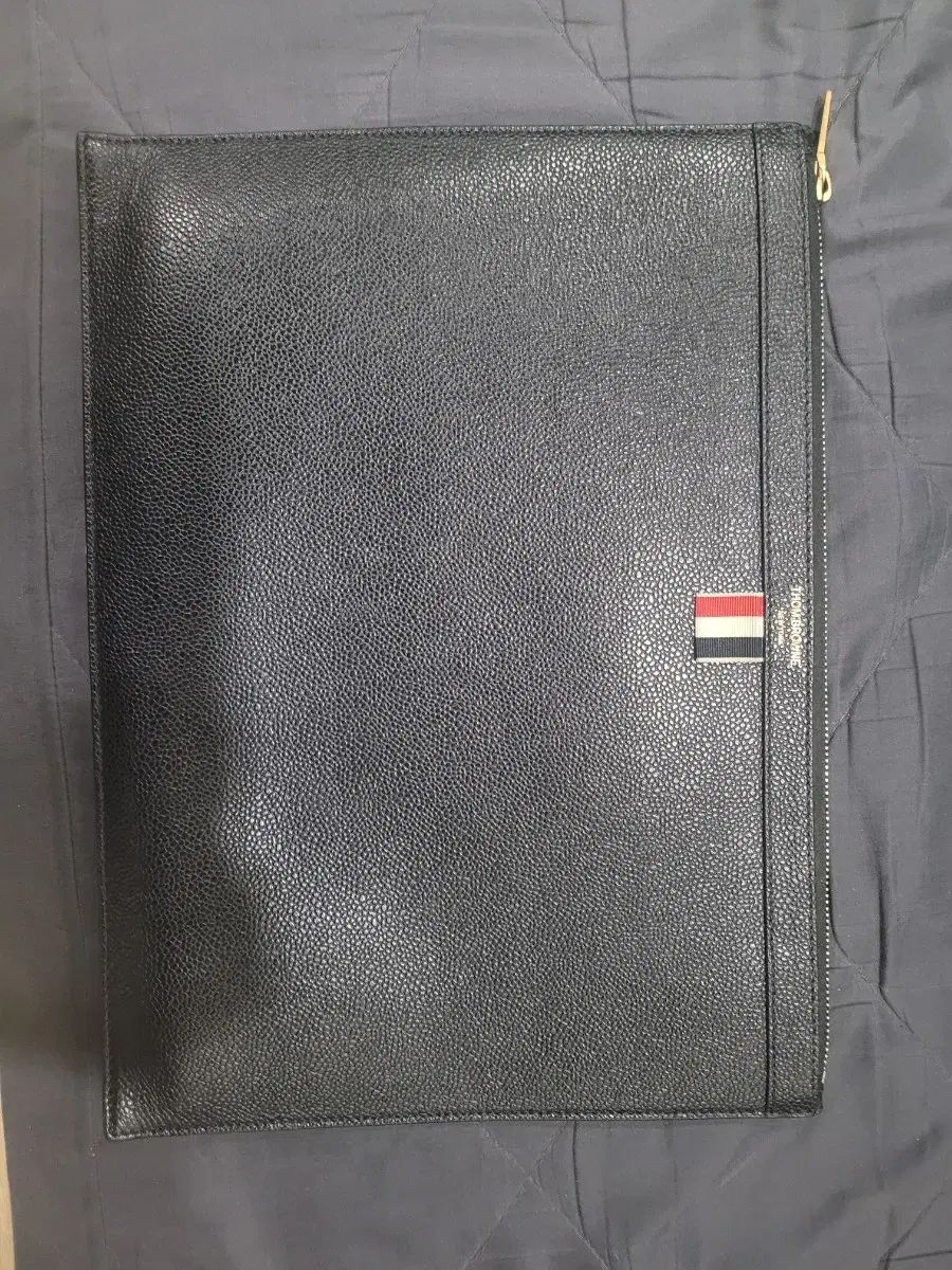 【雷市場（ポンジャン）商品韓国直送】 Thom Browne(トム ブラウン) クラッチ 正規品 出品