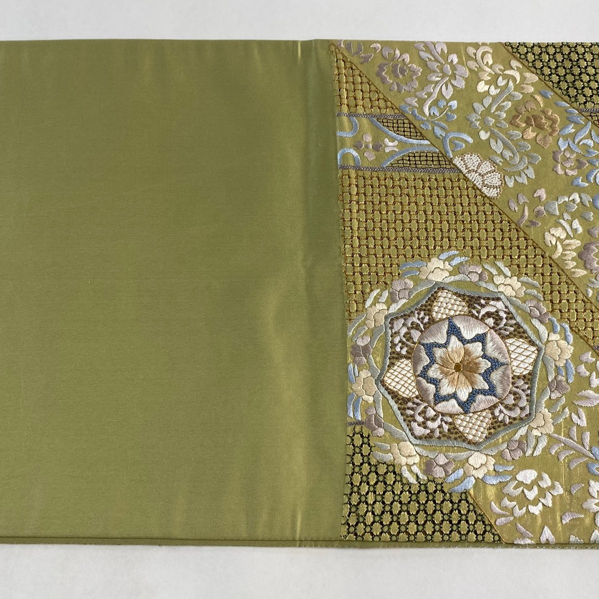 袋帯 美品 逸品 華文 刺繍 金銀糸 金色 六通 正絹 【中古