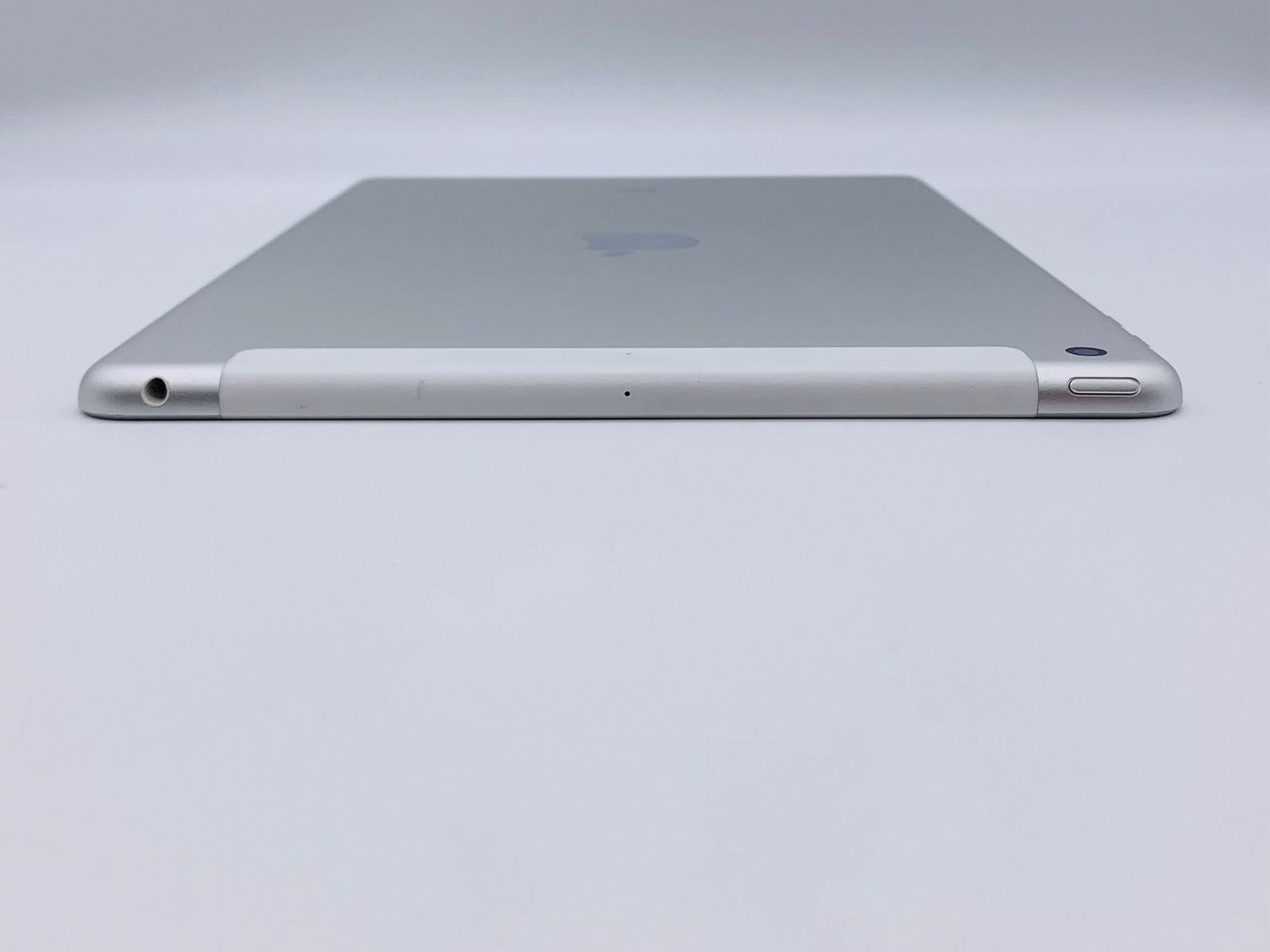 iPad 5 第5世代/32GB/SIMフリー/A1823/シルバー - メルカリ