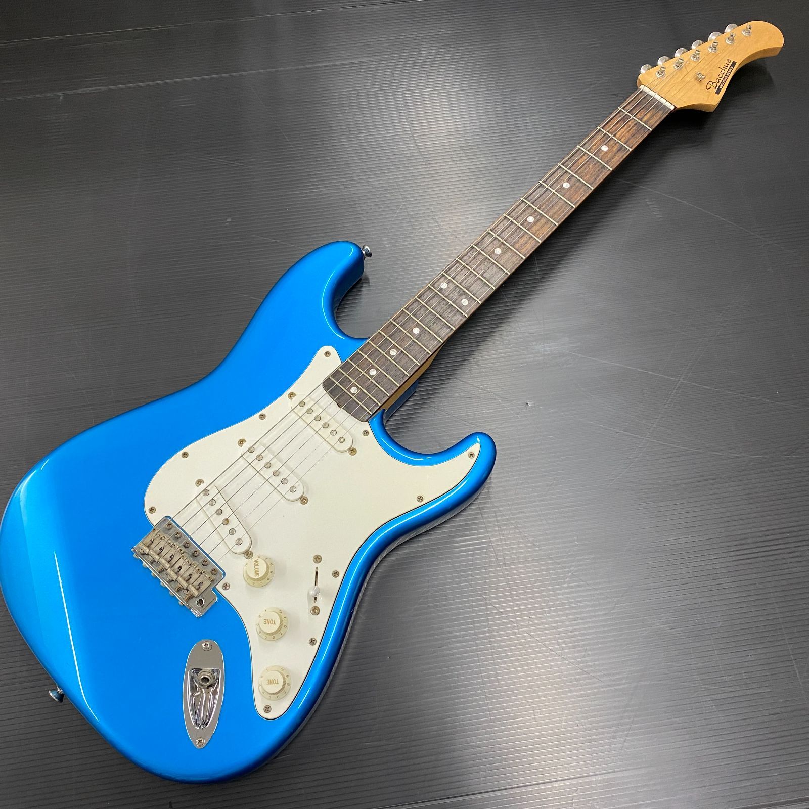 D-12041 Bucchus バッカス エレキギター BST-250R 音出し確認済