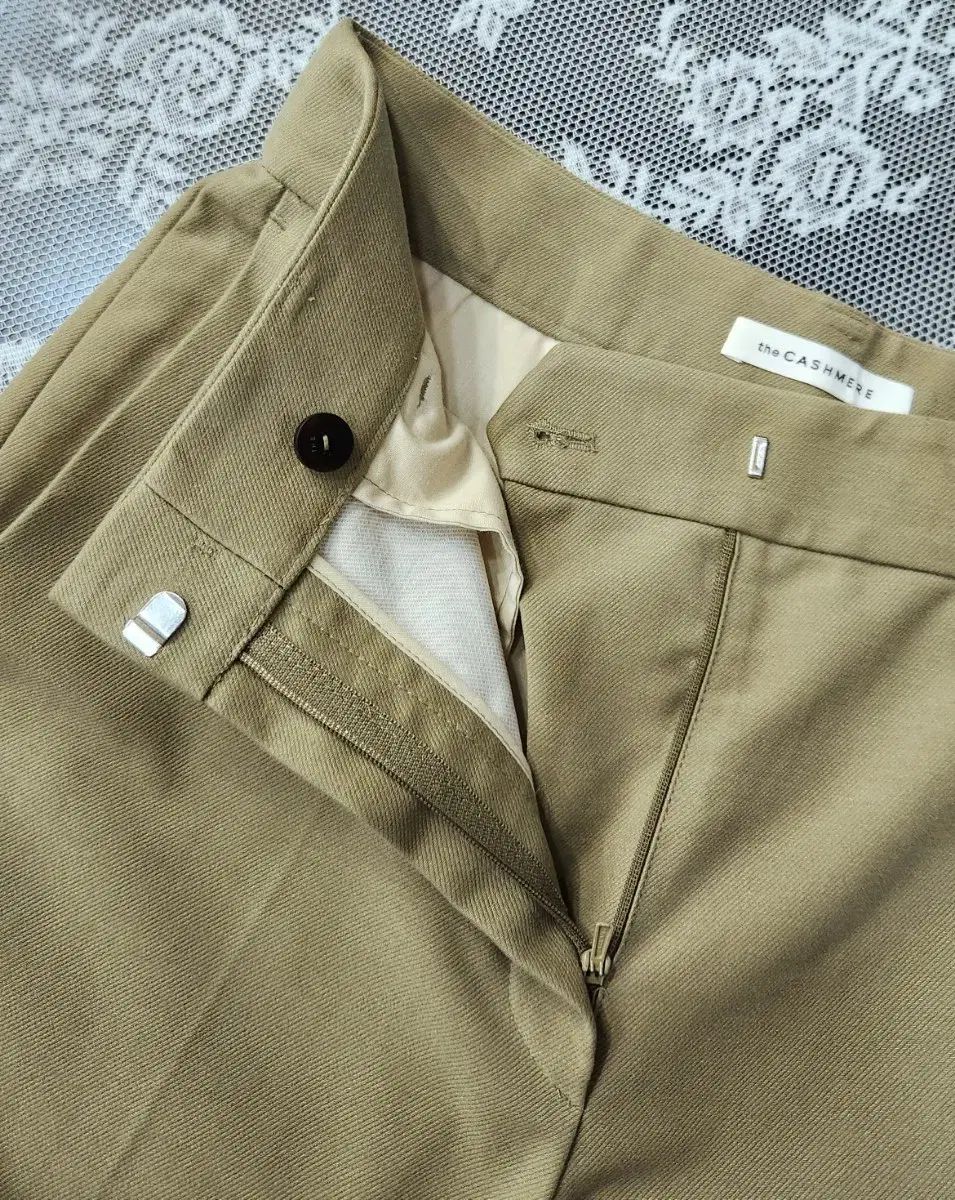 ストレートスラックス