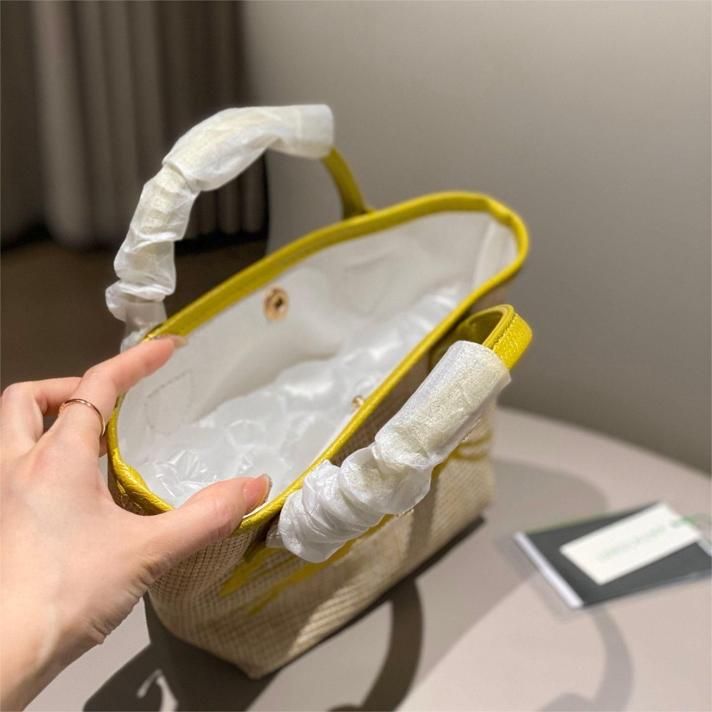 新しい人気美品 LONGCHAMP ミニストローバッグ ハンドバッグ  