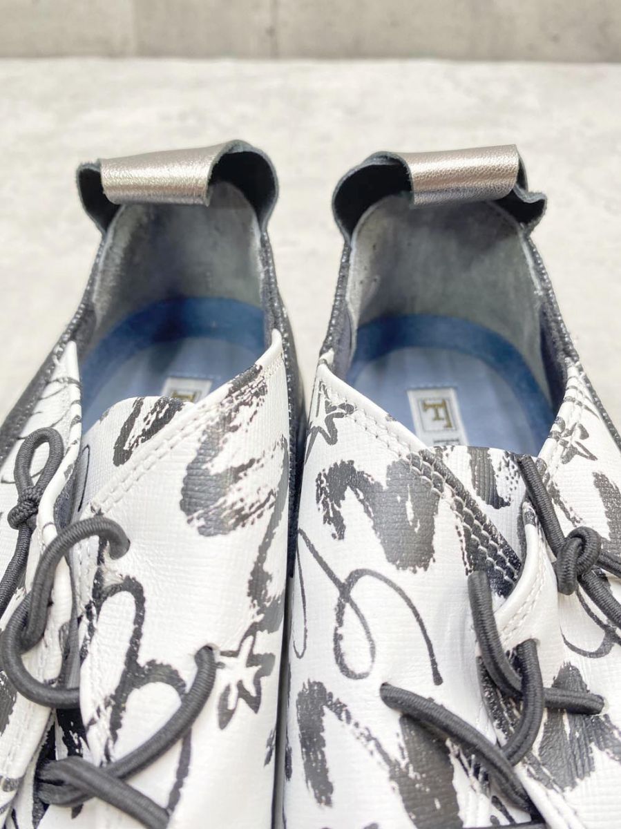 人気アイテムが再入荷！ FIZZ REEN フィズリーン 2461 本革 コンフォート スリッポン エアーソール スニーカー size23.0 4E 白ｘ黒 ◎レディース 常連の