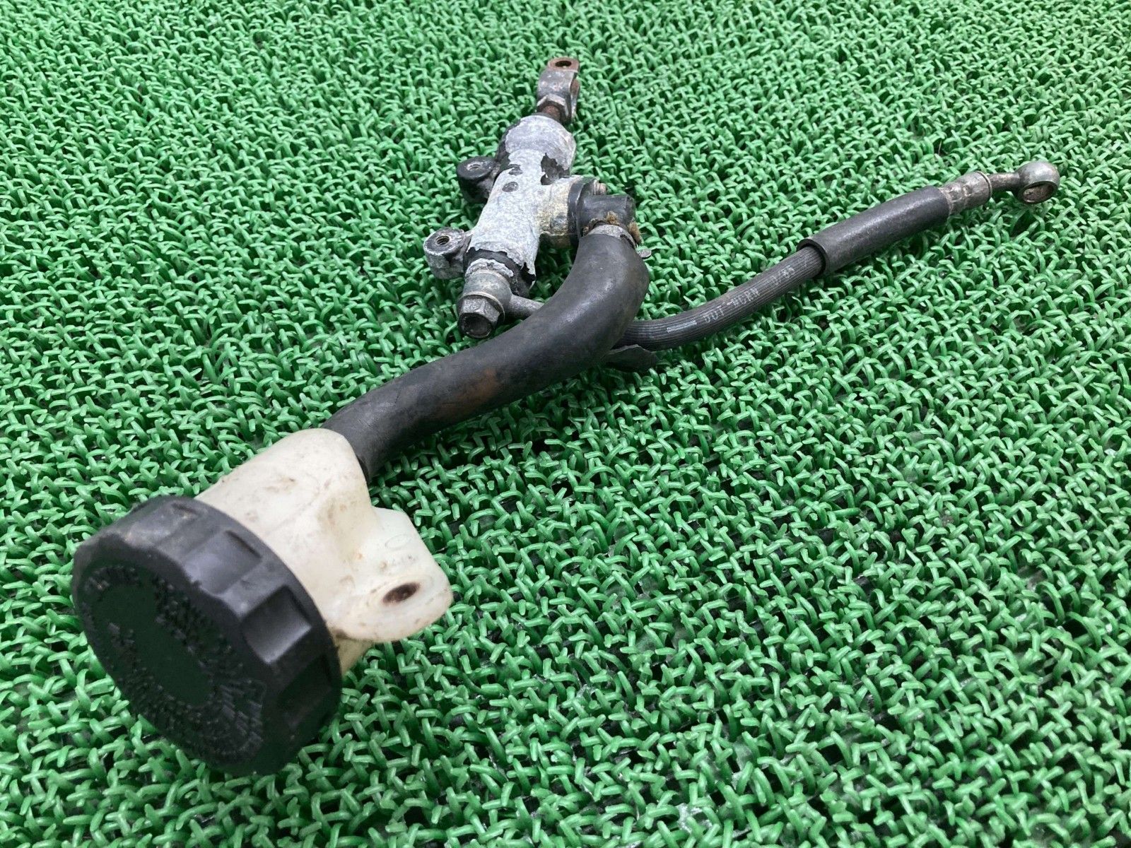 CBR400Fフォーミュラ3 リアブレーキマスター ホンダ 純正 NC17 当時物 リザーバータンク ペイント素材に 割れ欠け無し lC