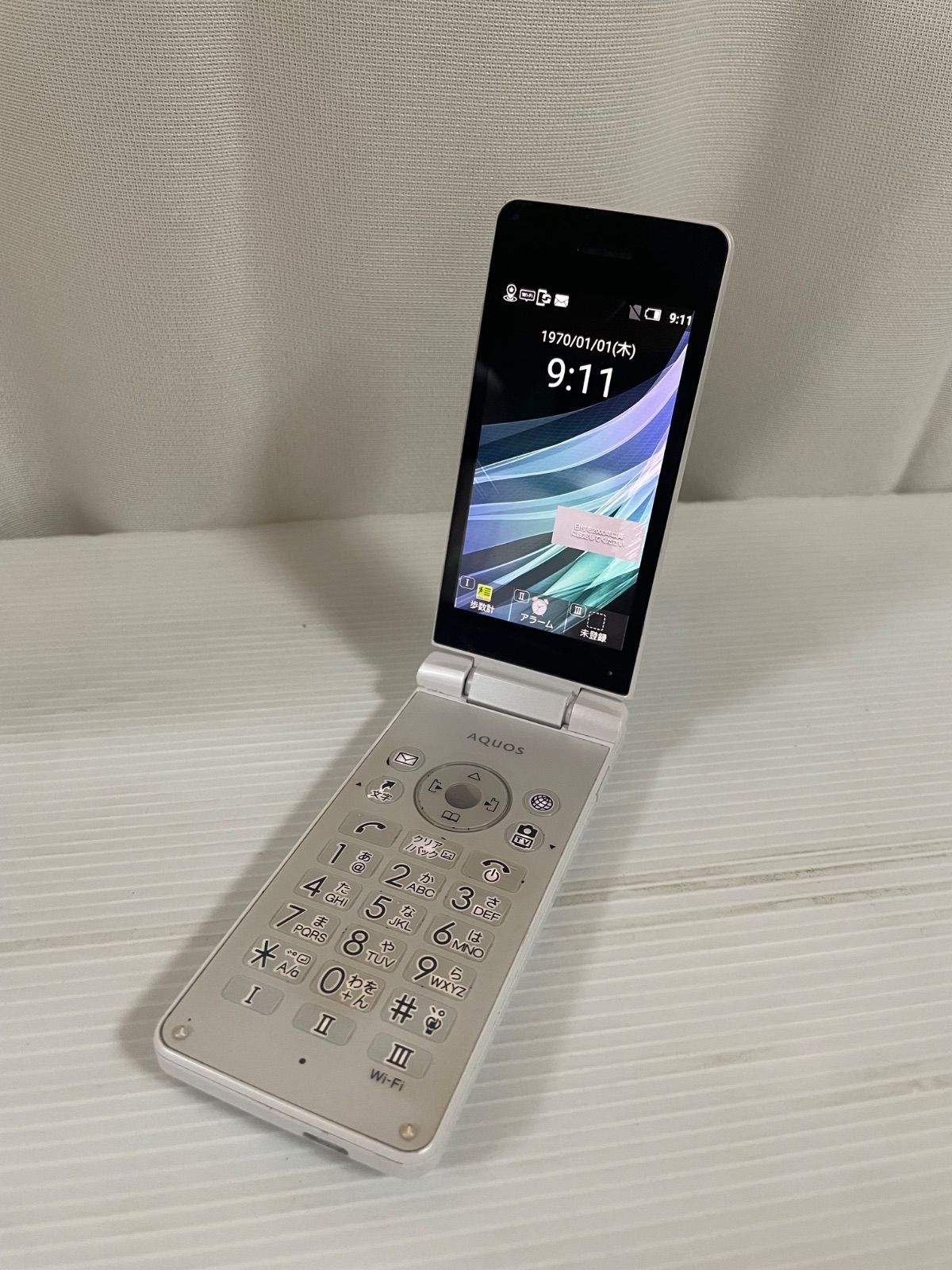 AQUOS ケータイ3 ホワイト アクオスケータイ 型番:NP805SH 容量