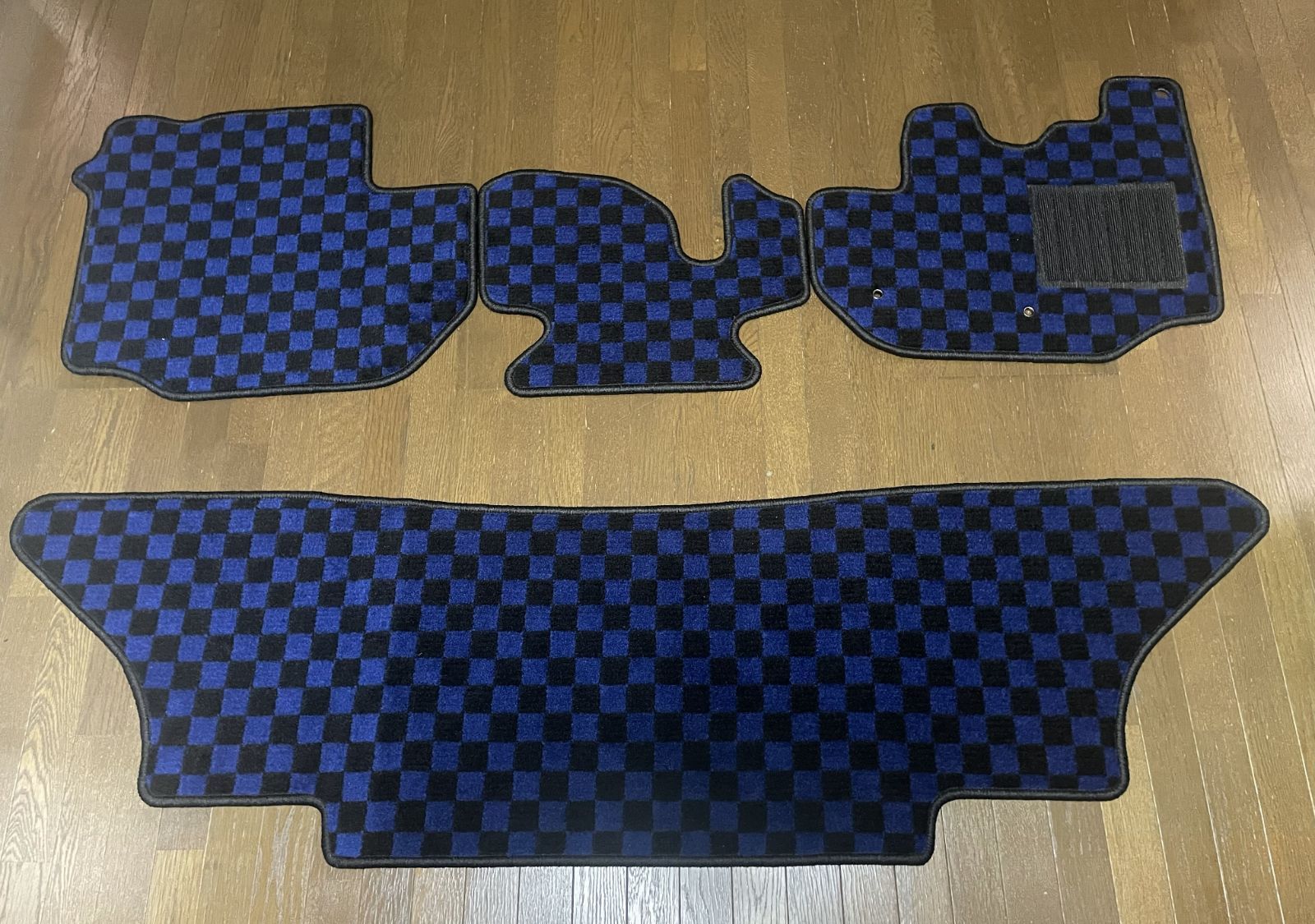 フロアマット ハイエース200系 スーパーＧＬ ワイド チェッカー ブルーＸブラック