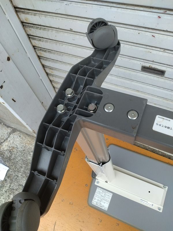 介護用ベッドサイドテーブル