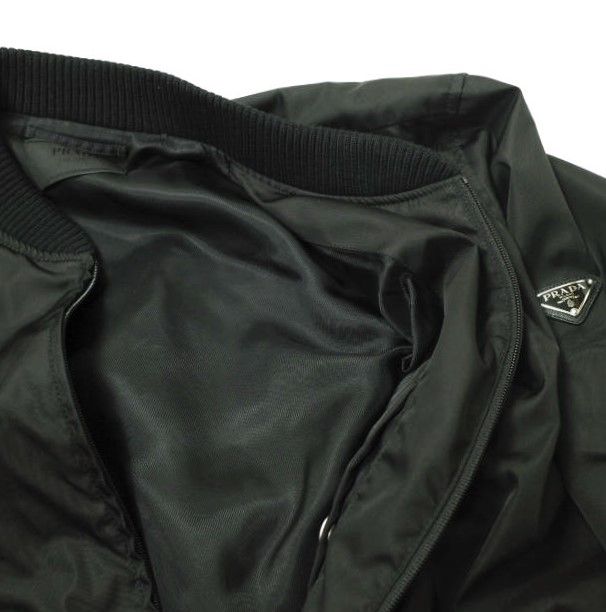 PRADA プラダ 22AW Re-Nylon PLATE LOGO BOMBER JACKET 三角プレートロゴ ナイロンボンバージャケット SGH038 R121 1WQ8 54 ブラック MA-1 アウター g16765