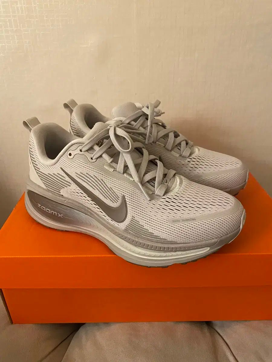 NIKE ナイキ ボメロ 18 240