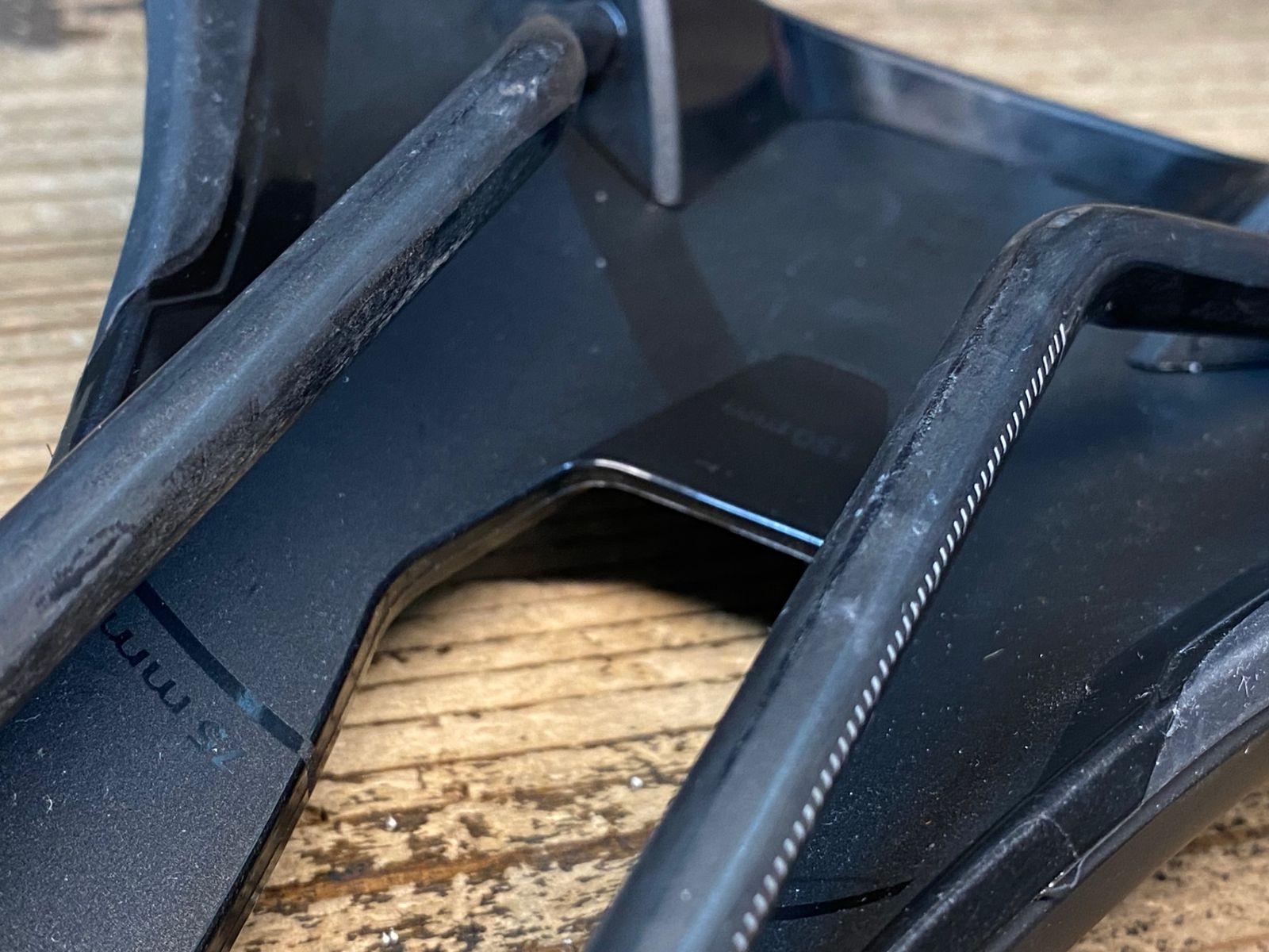 カーボンレール