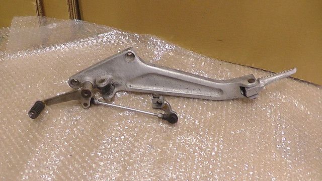 CB400 SUPER FOUR　NC31-1302xxx　の　ステップ　左:#1754444664