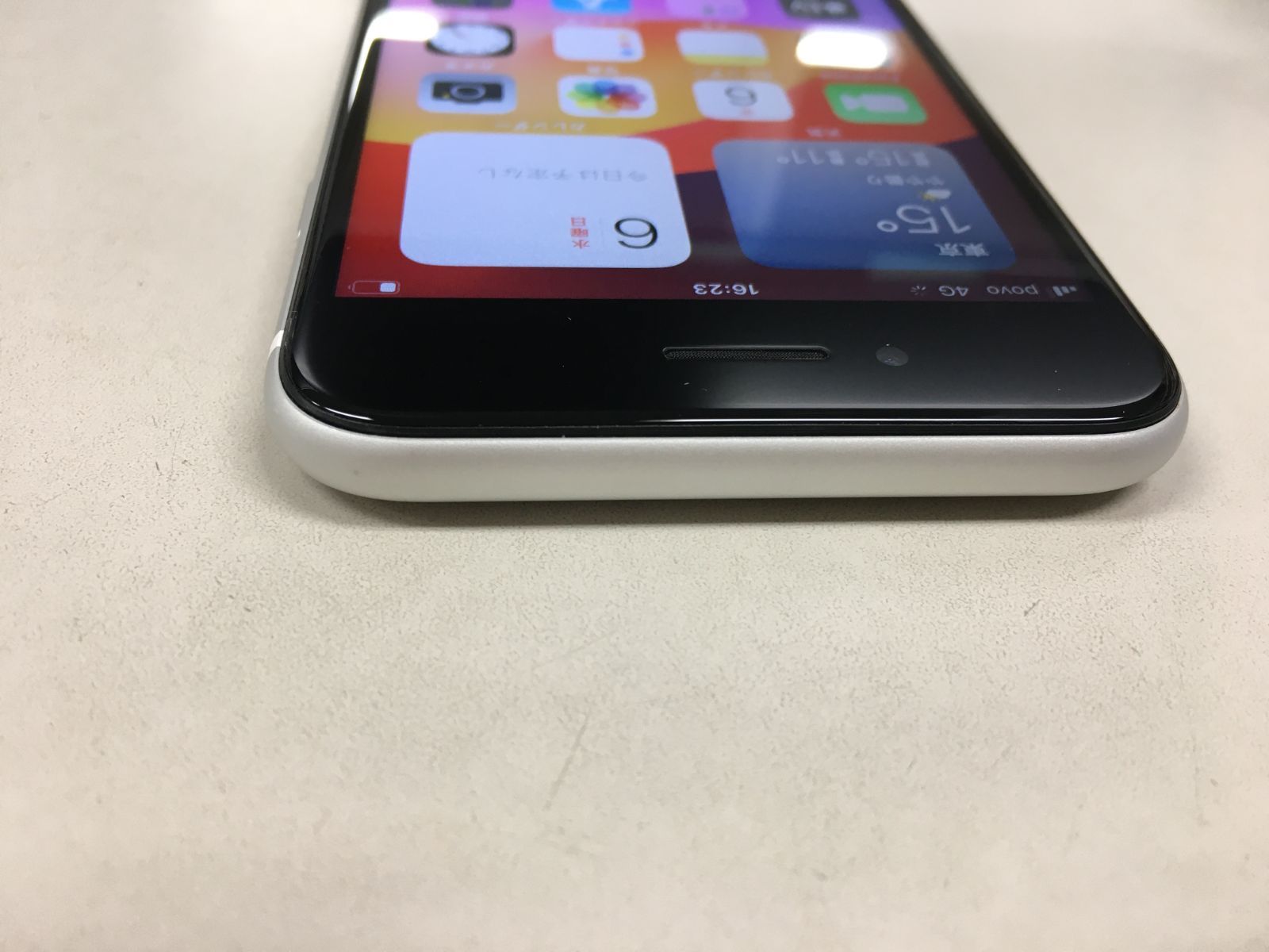 【極美品】iPhone SE第2世代 64GB SIMフリーホワイト 極美品 SIMフリー iPhone SE(第2世代) 64GB ホワイト 電池84％