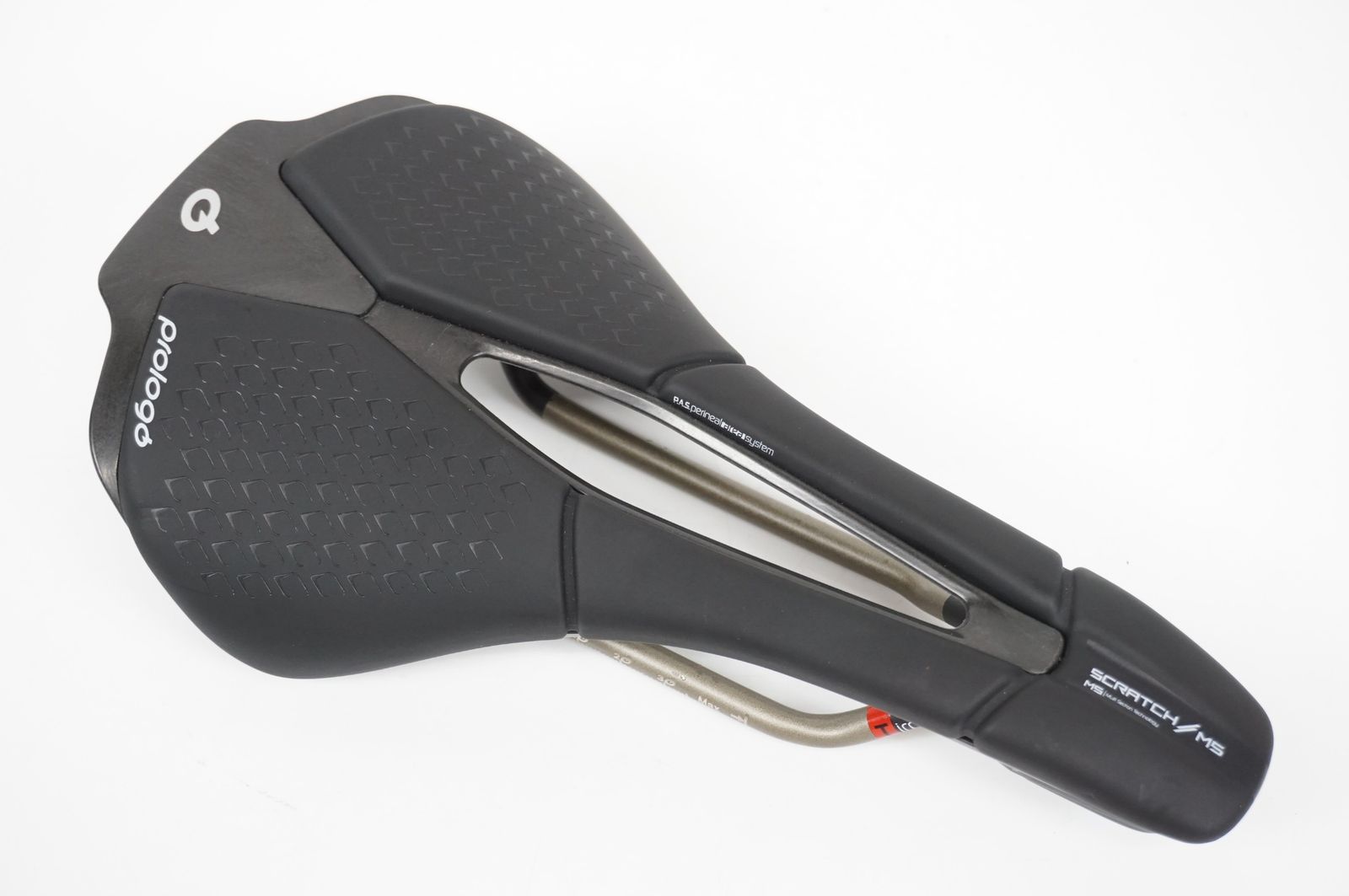 PROLOGO 「プロロゴ」 SCRATCH MS TiroX サドル / バイチャリ