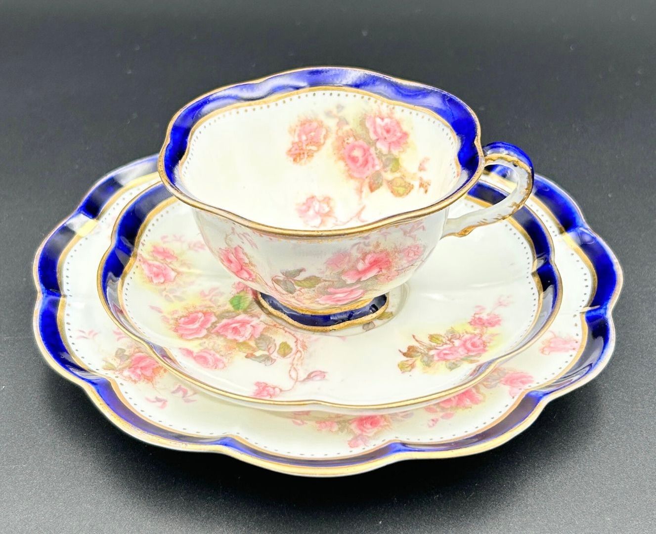 George Jones - Sons ジョージ ジョーンズ トリオ アンティーク 英国製 コバルト金彩 薔薇文 波打つ縁 優美なデザイン 1900年代初期頃 F031