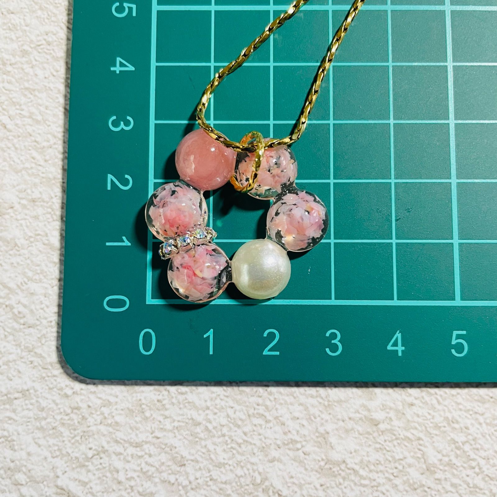 カエル レジン ネックレス 大物になりそうなオタマちゃん - メルカリ