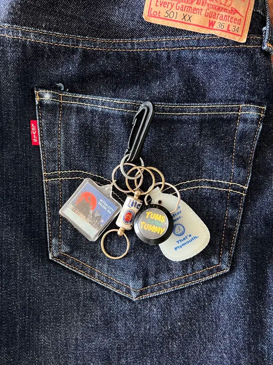 90s vtg USA keychain set