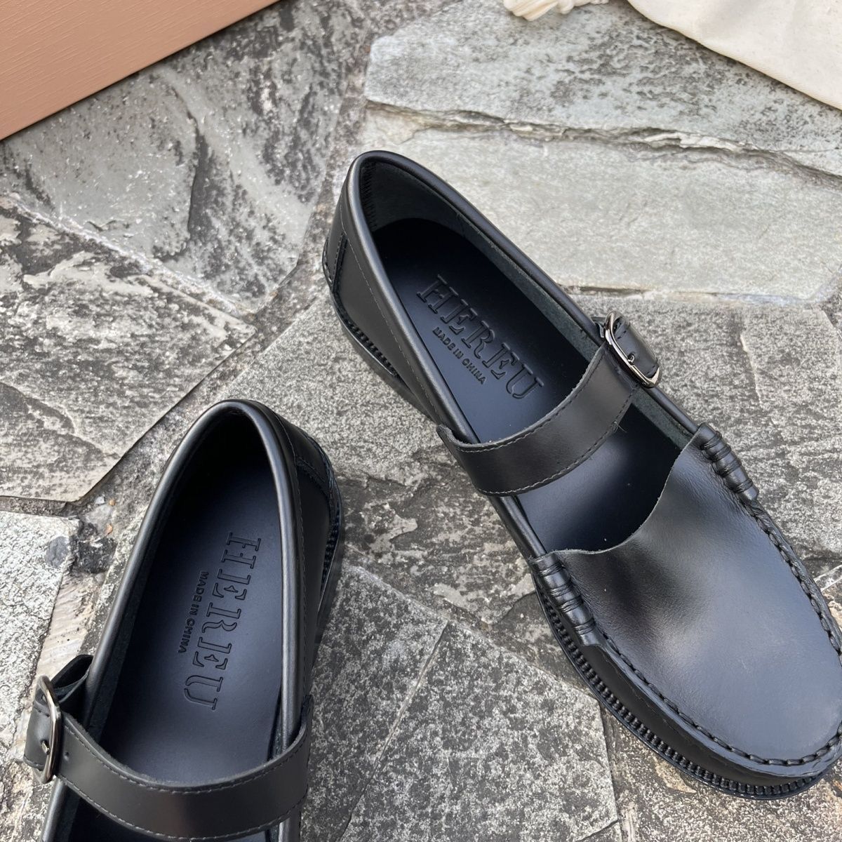 新品未使用】HEREU