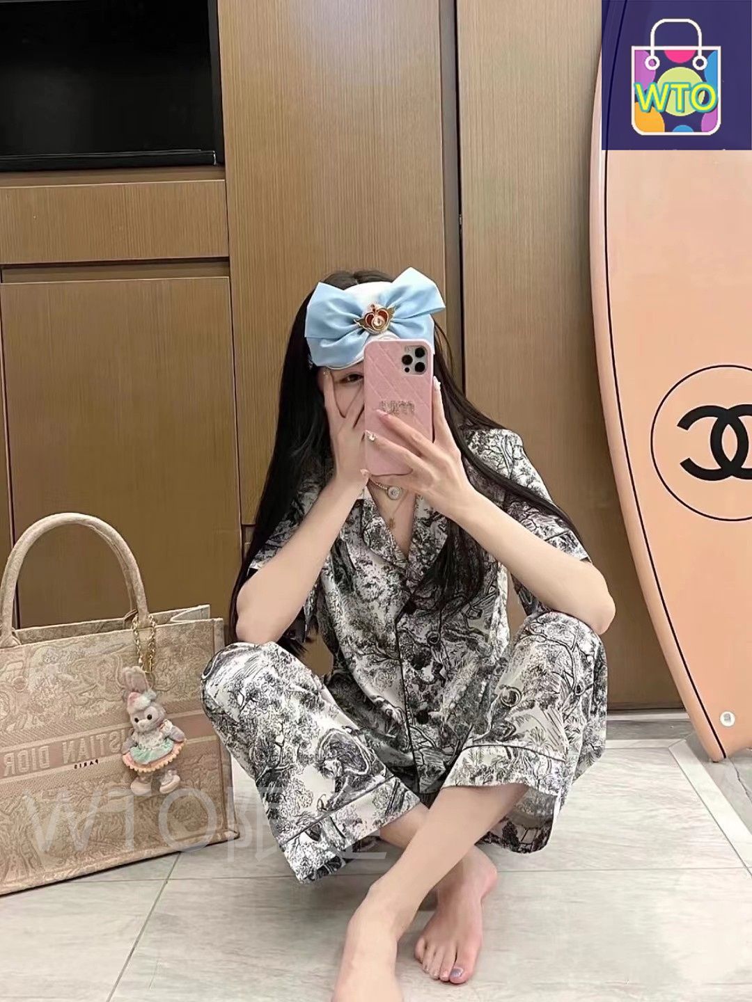 これは DIOR（ディオール）の女性用パジャマで、家居服としても