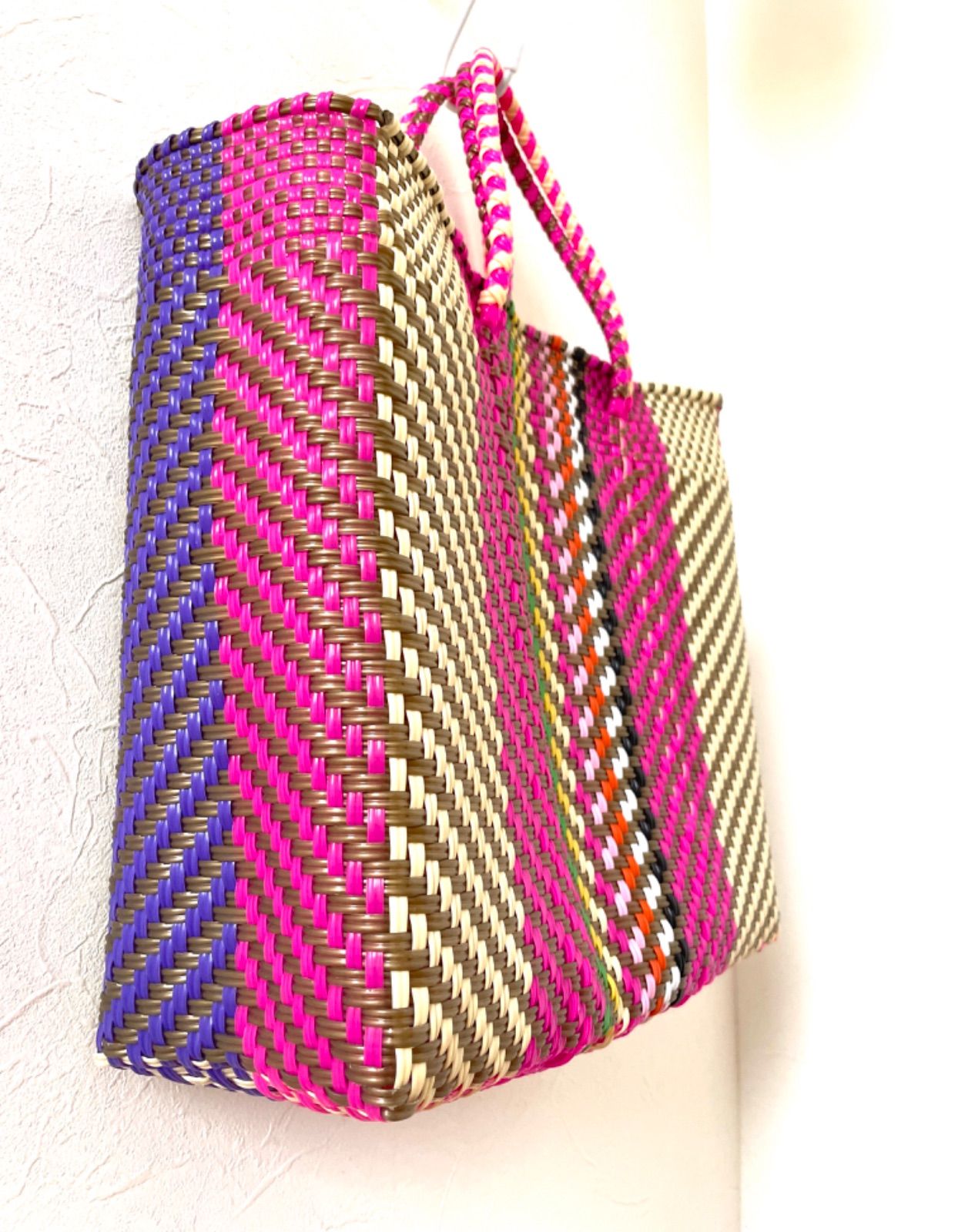 メキシコ製メルカドバッグSサイズ／フューシャ系カラフルV編み