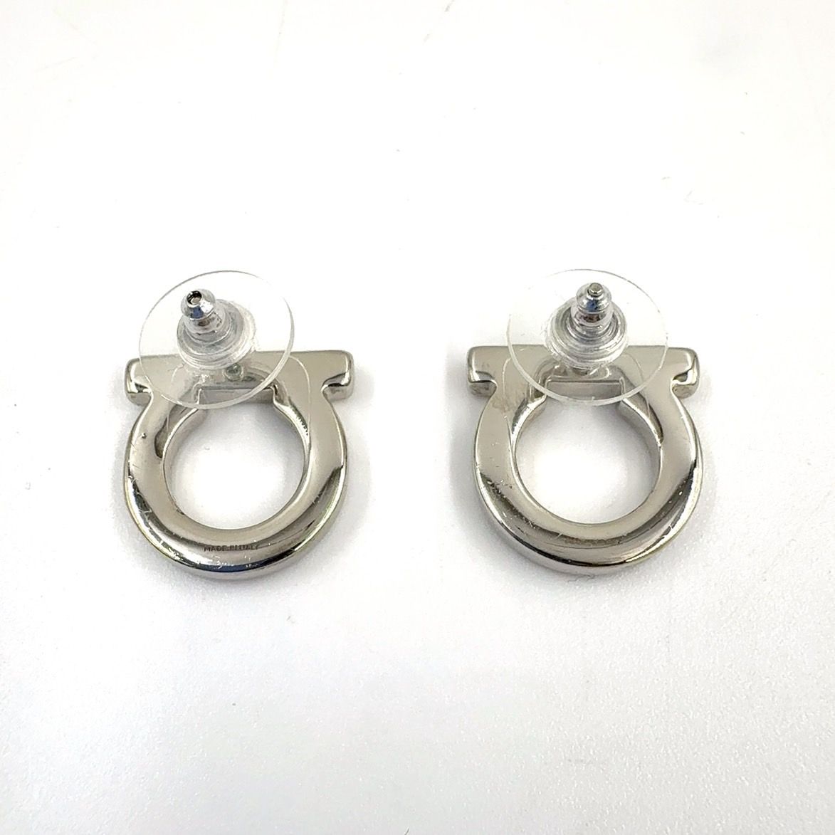 [美品]FERRAGAMOガンチーニクリスタルピアス(L)シルバー ガンチーニ クリスタルピアス(L) - ウィメンズ | Ferragamo
