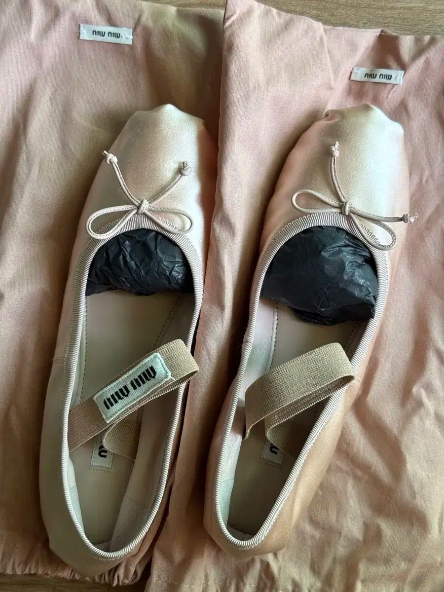 MIU MIU(ミュウミュウ) サテン バレリーナ シューズ ピンク - メルカリ