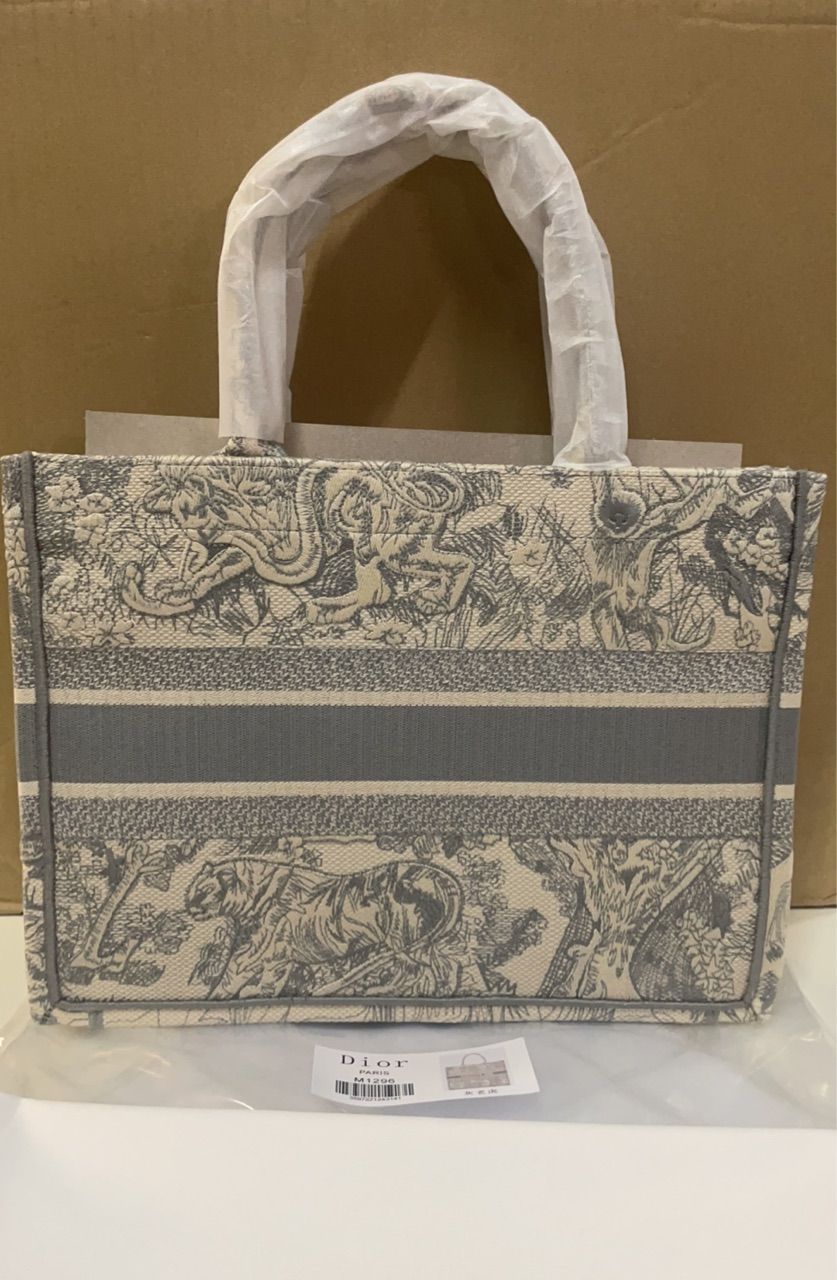 【海外限定レア♡新バージョン】DIOR BOOK TOTE ミディアム DIOR | Dior Book Tote バッグ ミディアム トワル ドゥ ジュイ